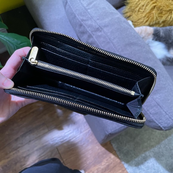 Marc Jacobs Wallet - Picture 3 of 6